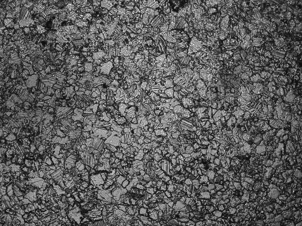 A gyakorlatilag tisztán kalcitból álló esztramosi Steinalmi mészkő mikroszkópi metszeti képe